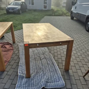 Zgrabny prosty stół