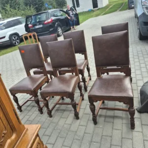 Komplet sześciu krzeseł