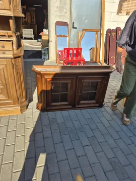 Wisząca ciemna szafka