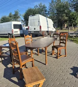 Stół z 4 krzesłami
