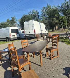 Stół z 4 krzesłami
