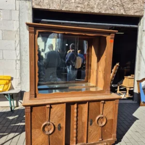 Komoda kredens z lustrzanym tyłem