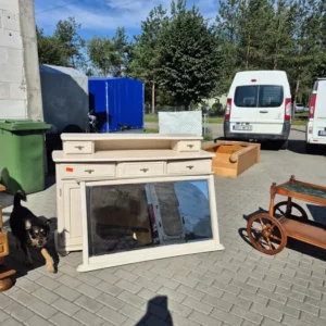Komoda z dużym lustrem