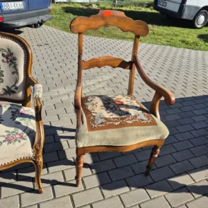 Przepiękny zgrabny fotel