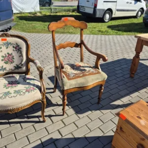 Przepiękny zgrabny fotel