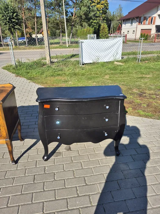 Czarna szafka brzuchatka - obrazek 3