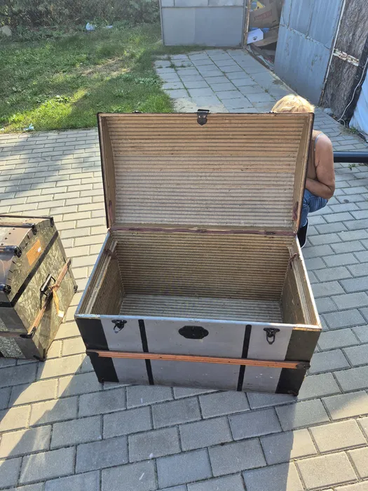 Szafka skrzynia sunduk metalowe okucia - obrazek 3