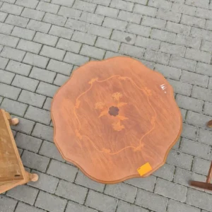 Stolik na jednej nodze