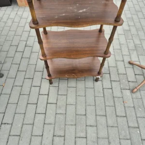 Fajna otwarta szafka etazerka