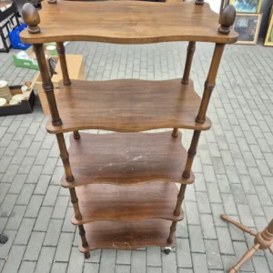Fajna otwarta szafka etazerka