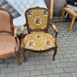 Foteliki w stylu Ludwikowskim